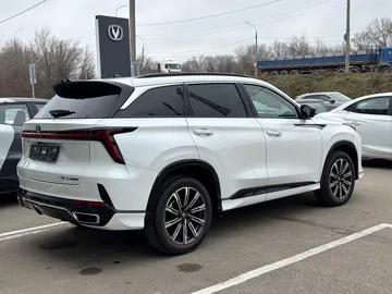 Купить Changan CS75 Plus, III Белый 2.0 AT (226 л.с.) от 3799900 ₽. в Самаре